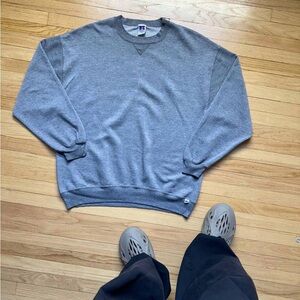 Vintage Essential 90s Russell Sweatshirt
Heavyweight Boxy Made In USA